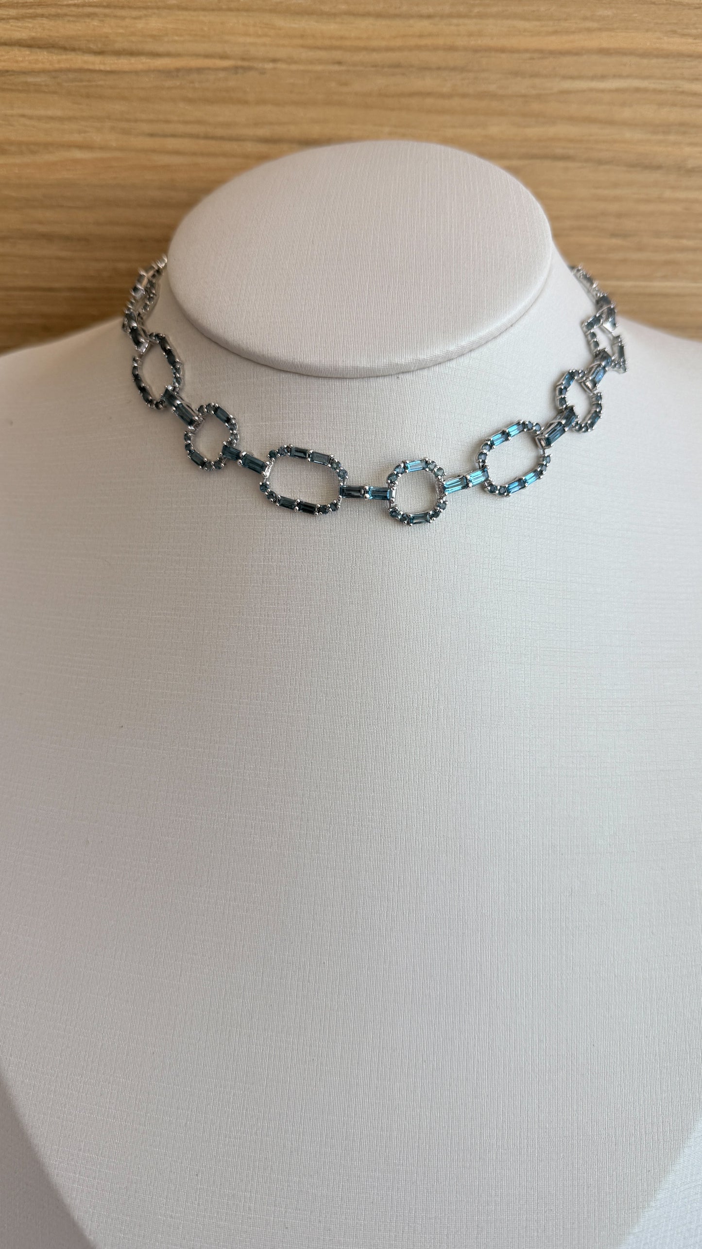Chocker Mila