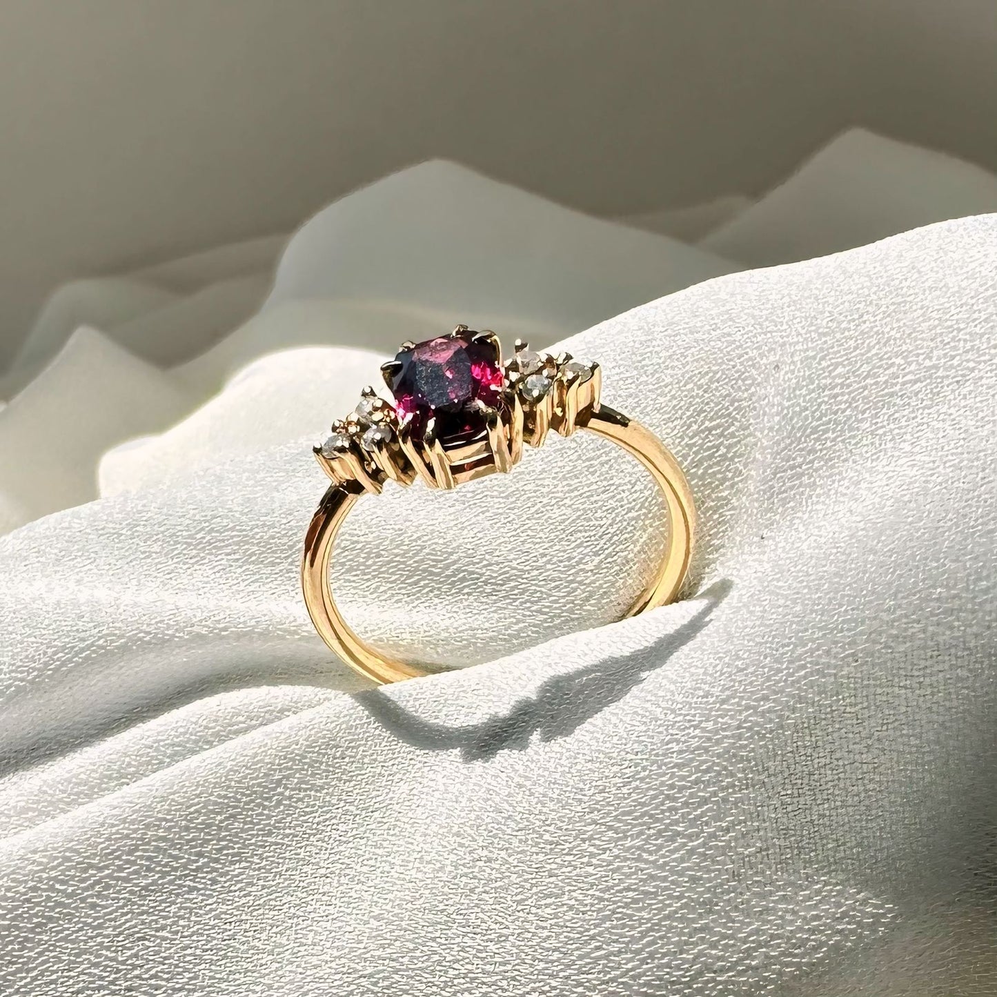 Anel em Ouro Amarelo com Turmalina Rosa e Brilhantes - sob encomenda